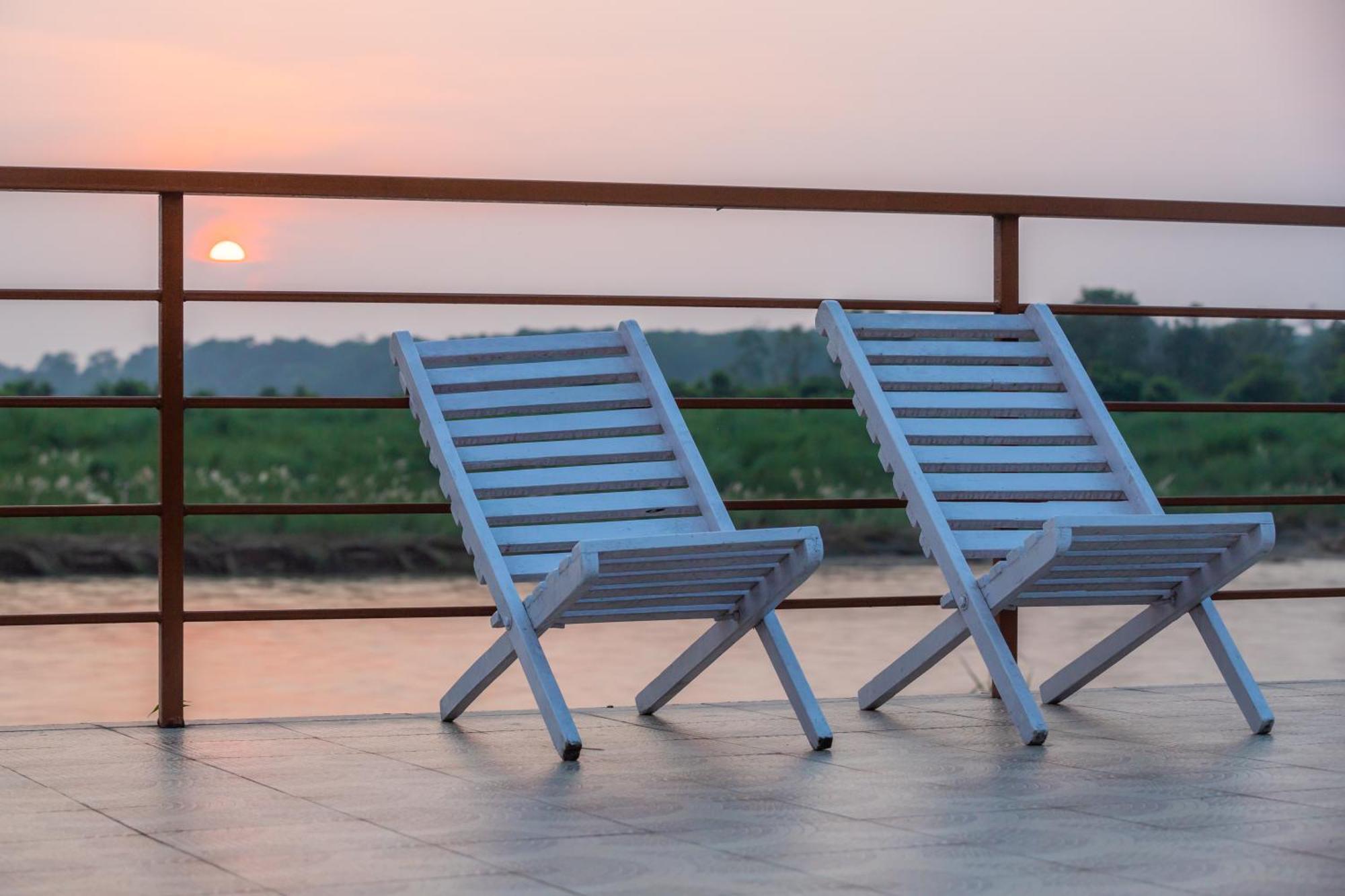 Park Safari Resort, Chitwan National Park Exterior foto